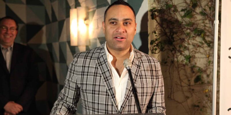 Comedian Russell Peters denied entrance to India for not being Indian enough